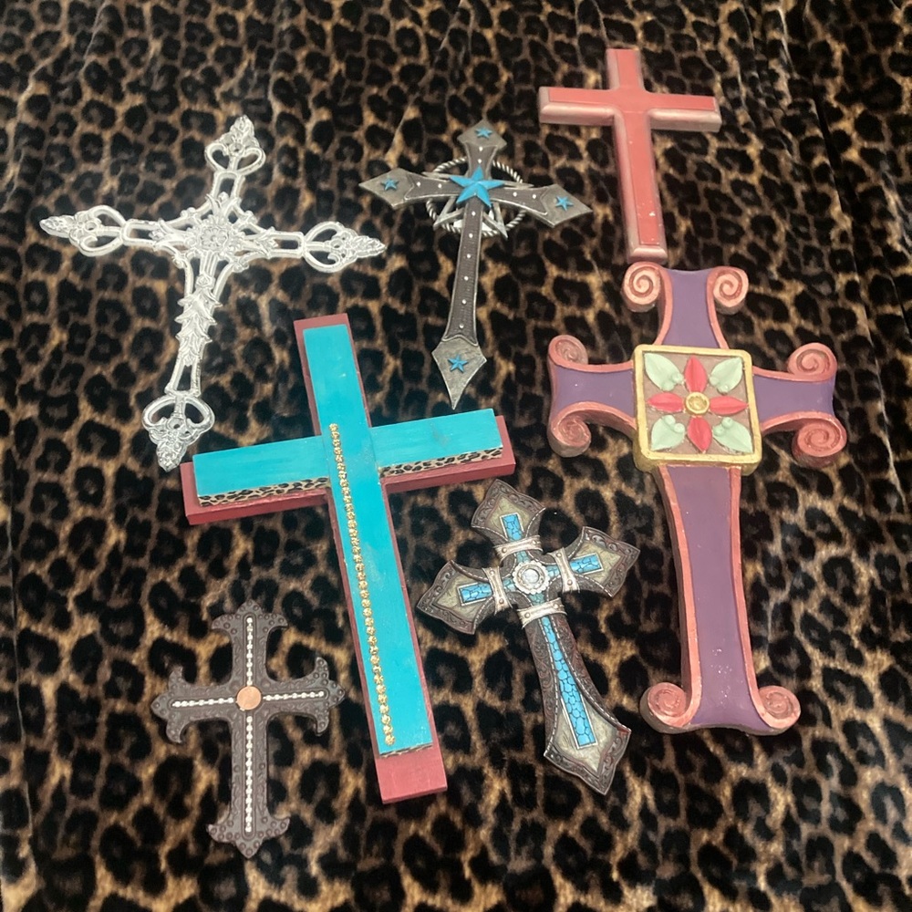 Bundle of cross walk decor